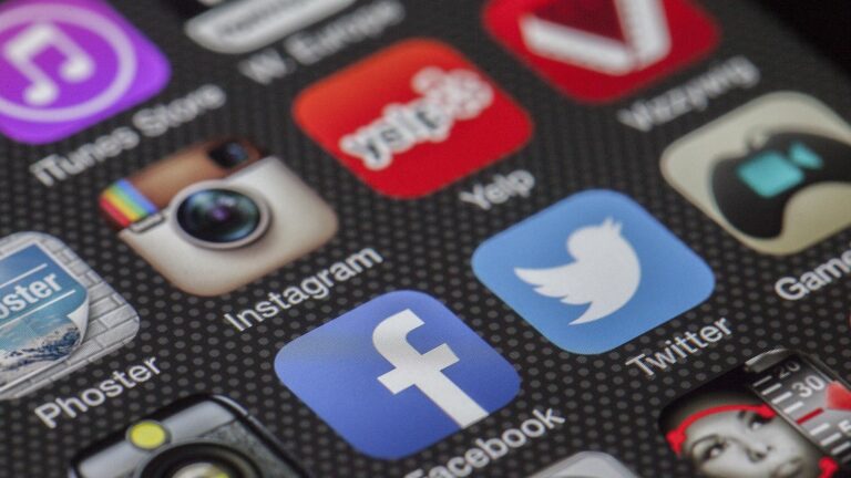 Chiny wprowadzają środki regulujące aplikacje internetowe