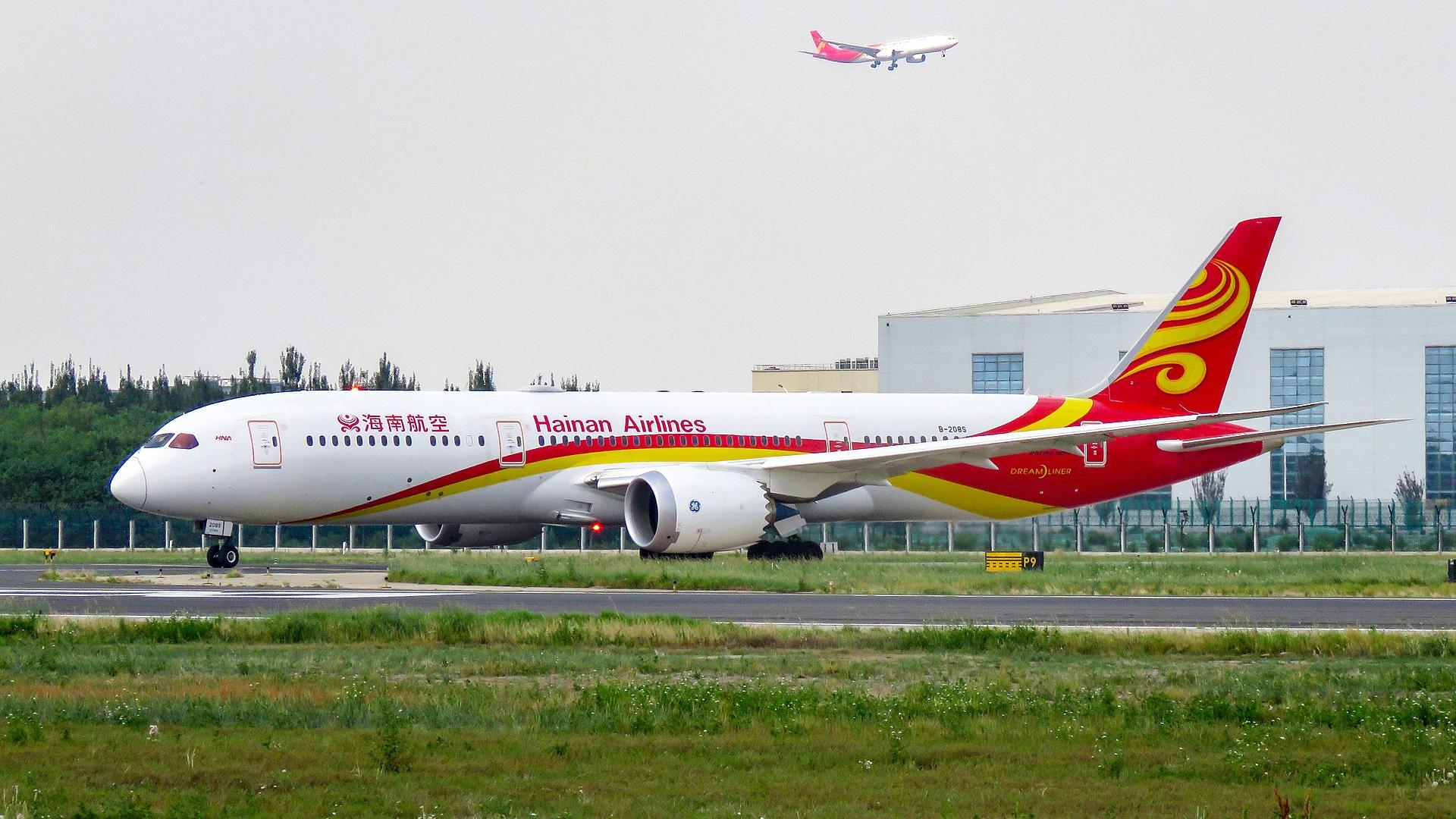 Hainan Airlines wprowadza limity wagi stewardess i stewardów