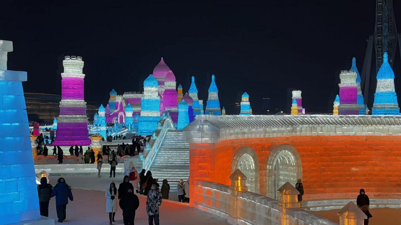 Oszałamiający Festiwal Lodu i Śniegu w Harbinie