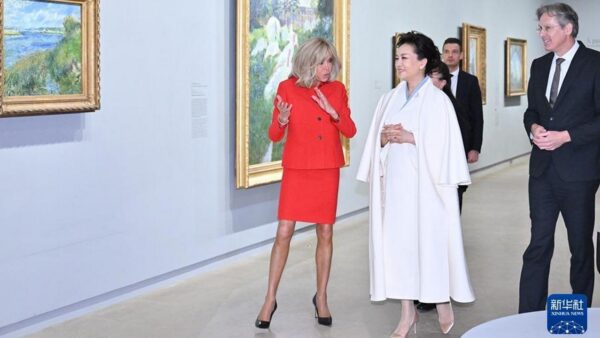Peng Liyuan i Brigitte Macron odwiedziły Musée d’Orsay