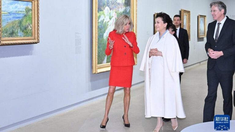 Peng Liyuan i Brigitte Macron odwiedziły Musée d’Orsay