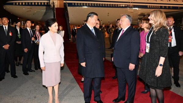 Xi Jinping przybył na Węgry z wizytą państwową