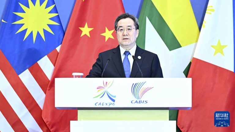 Ding Xuexiang wziął udział w ceremonii otwarcia XXI Targów Chiny-ASEAN