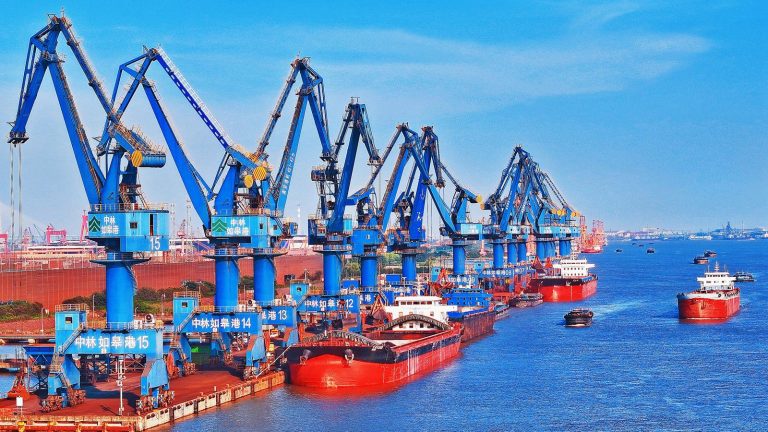 Spotkanie Biura Politycznego KPCh dot. niezbędnych działań na rzecz gospodarki kraju