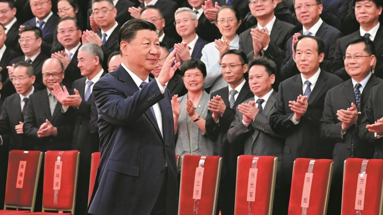 Xi Jinping spotkał się z zespołem misji Chang’e-6