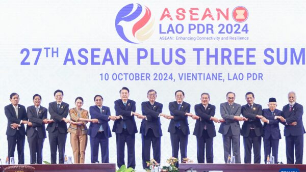 Premier Chin na 27. spotkaniu przywódców ASEAN i Chin-Japonii-Korei Południowej