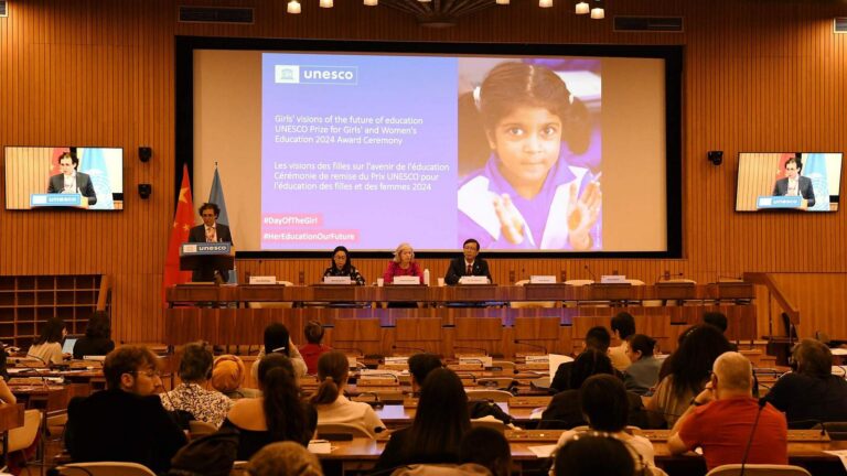 Peng Liyuan na wręczeniu Nagrody UNESCO za Edukację Dziewcząt i Kobiet