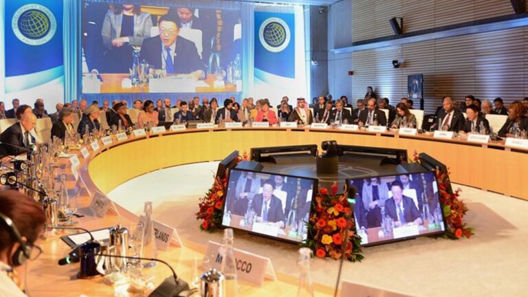 Chiny chcą osiągnąć tempo wzrostu PKB na poziomie 5% rocznie