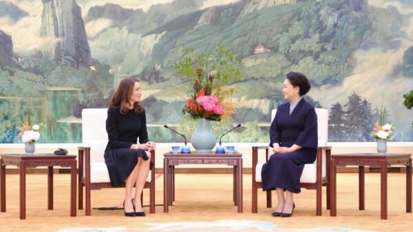 Peng Liyuan spotkała się z małżonką prezydenta Finlandii