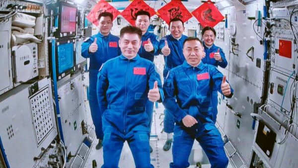 Astronauci z Shenzhou-19 weszli na stację kosmiczną