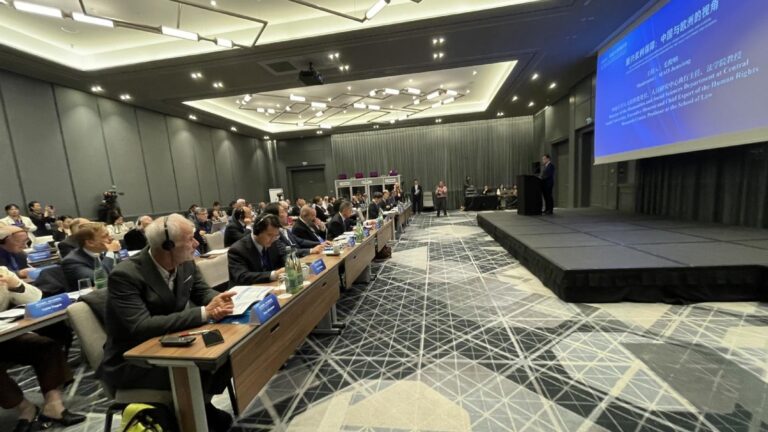 Sympozium na temat praw człowieka w Berlinie