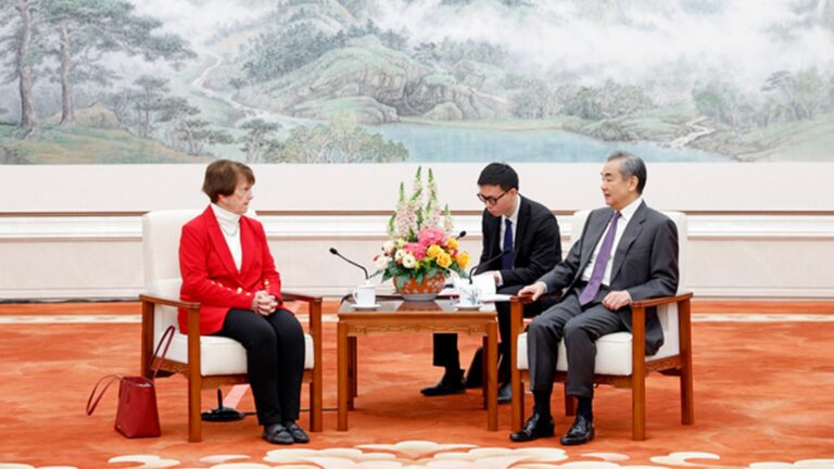 Chiny i USA: Dialog na rzecz stabilnych relacji międzynarodowych