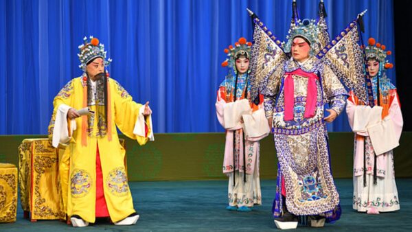 Xi Jinping zachęca młodych artystów Opery Pekińskiej do pielęgnowania tradycji