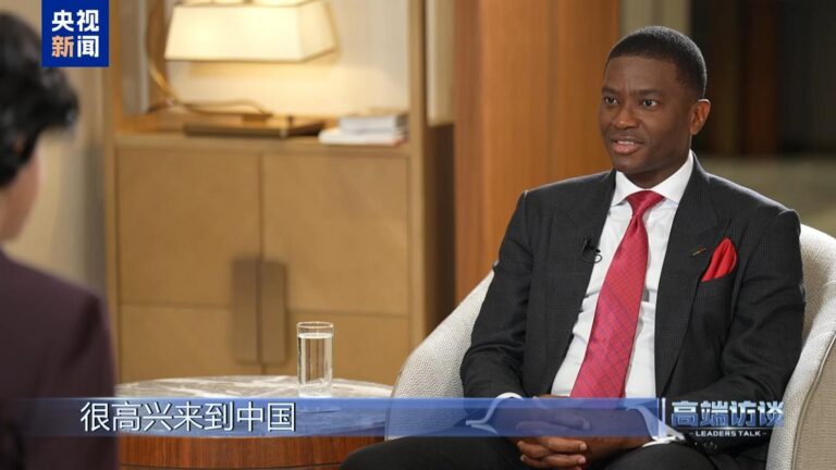 Premier Grenady udzielił wywiadu China Media Group