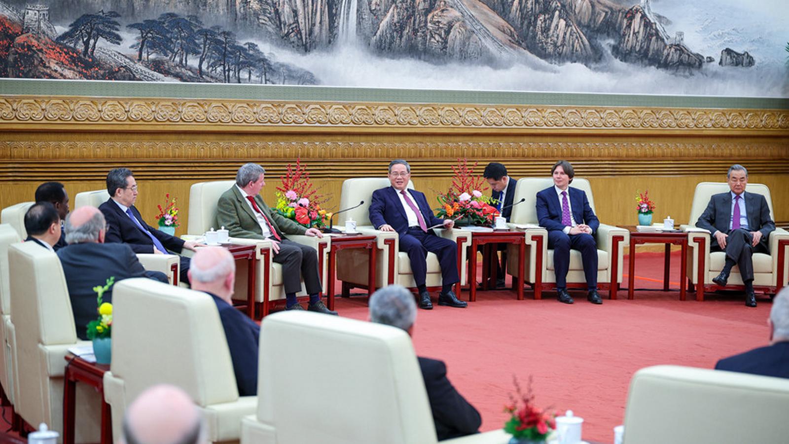 Premier Chin zorganizował naradę z okazji Święta Wiosny z udziałem zagranicznych ekspertów