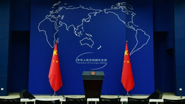 MSZ Chin: stanowczo sprzeciwiamy się naciskom USA, które wykorzystują problem fentanylu jako pretekst do wywierania nacisku na Chiny