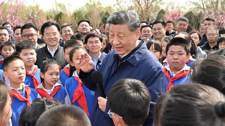 Xi Jinping podkreśla połączenie sił w celu zbudowania pięknych Chin