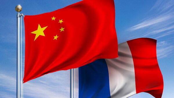 Xi Jinping odbył rozmowę telefoniczną z prezydentem Francji
