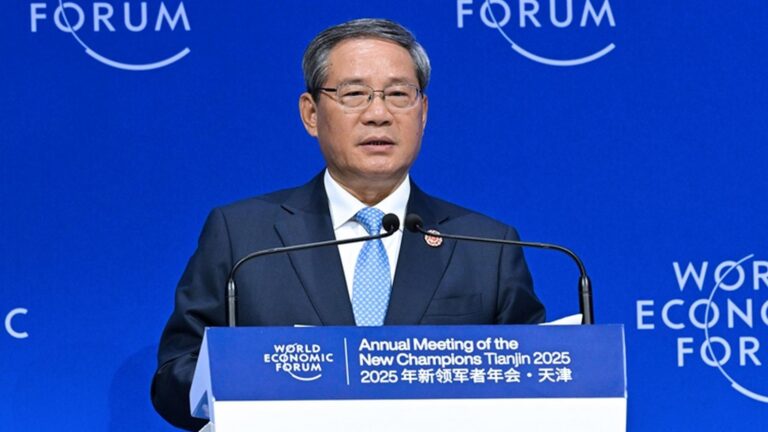 Premier Chin Li Qiang wygłosił przemówienie podczas ceremonii otwarcia Letniego Forum w Davos 2025