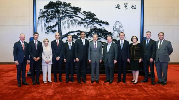 Wang Yi: Chiny i USA powinny szanować swoje interesy i unikać konfliktów