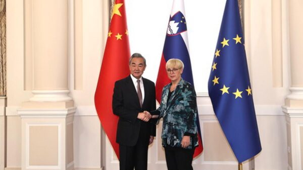 Chiny i Słowenia chwalą łączące więzi i zapowiadają dalszą współpracę podczas wizyty Wang Yi w Słowenii