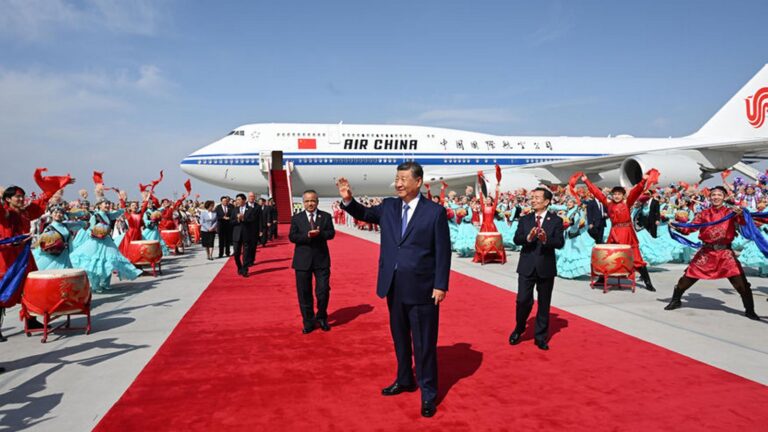 Obchody 70. rocznicy powstania Ujgurskiego Regionu Autonomicznego Xinjiang