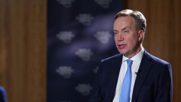 Prezes Światowego Forum Ekonomicznego wzywa do zintensyfikowania dialogu